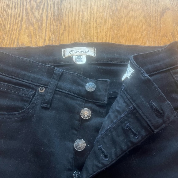 Madwell black 9” rise skinny Jean with 4 front buttons in black - size 27. - Picture 8 of 8